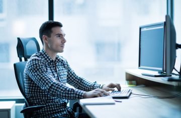oprogramowanie-pracownik-software-firma